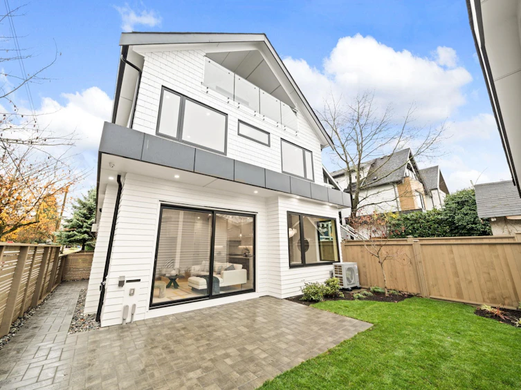 2965 Glen Drive, Vancouver, BC, V5T 2P1 - 2