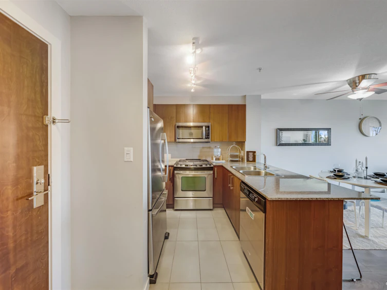 303-5889 Irmin Street, Burnaby, BC, V5J 0C1 - 5