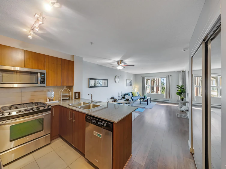303-5889 Irmin Street, Burnaby, BC, V5J 0C1 - 6