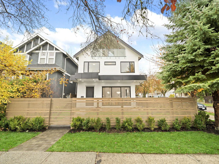 1095 E 14th Avenue, Vancouver, BC, V5T 2P1 - 2
