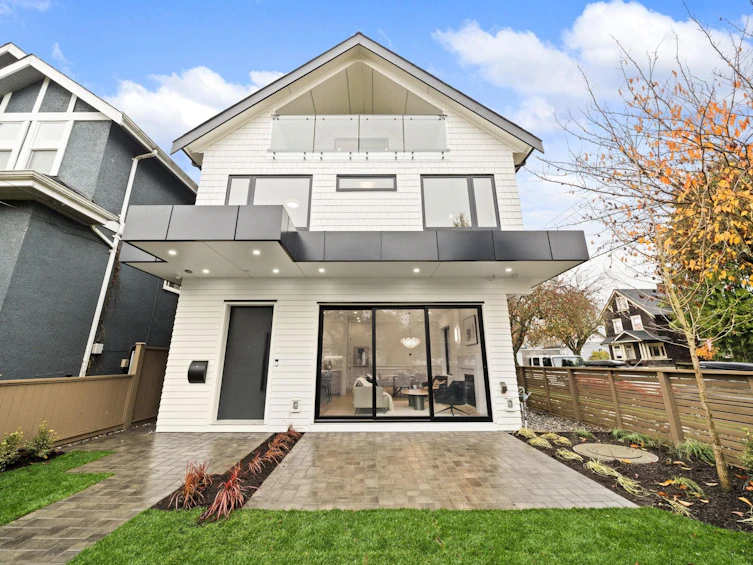 1095 E 14th Avenue, Vancouver, BC, V5T 2P1 - 3