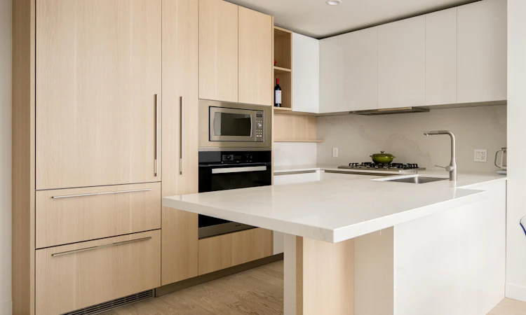 406-6833 Pearson Way