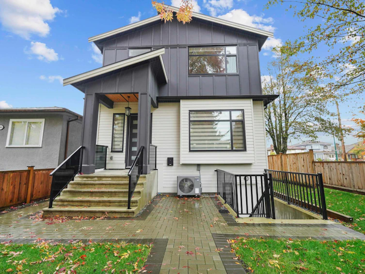 2995 E 17th Avenue, Vancouver, BC, V5M 2N4