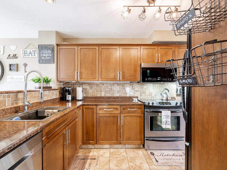 16-46321 Cessna Drive, Chilliwack, BC, V2P 1A7 - 11