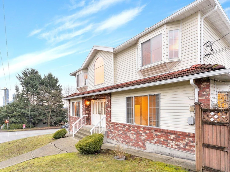 3288 E 5th Avenue, Vancouver, BC, V5M 1P3 - 3