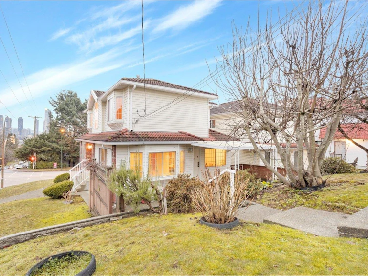 3288 E 5th Avenue, Vancouver, BC, V5M 1P3 - 4