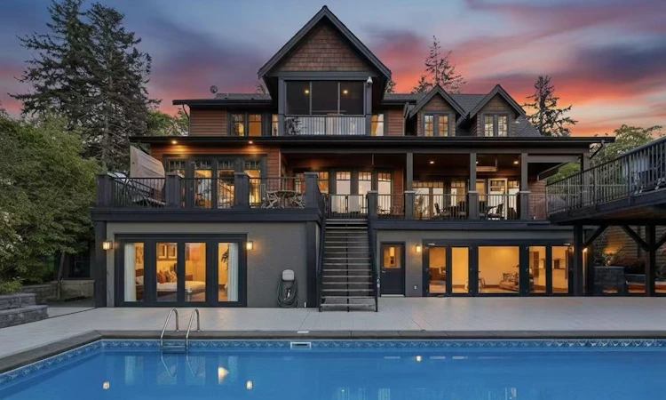 2737 Crescent Drive