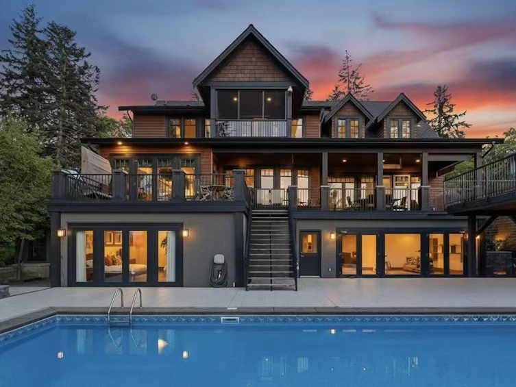 2737 Crescent Drive, Surrey, BC, V4A 3J9