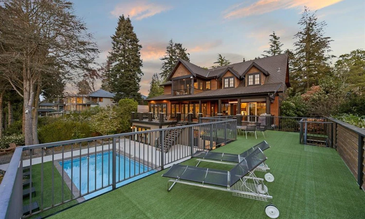2737 Crescent Drive