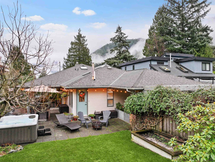 6422 Douglas Street, West Vancouver, BC, V7W 2G2
