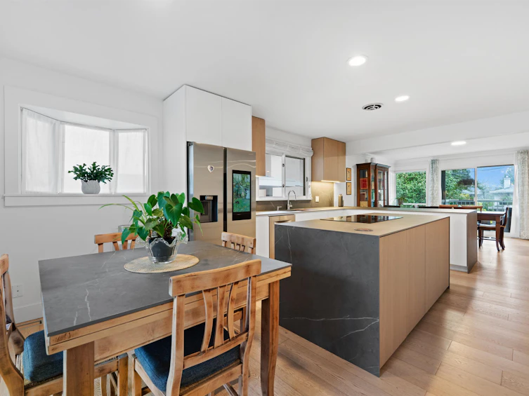 6422 Douglas Street, West Vancouver, BC, V7W 2G2 - 3
