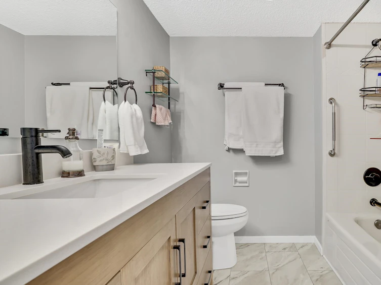 105-15041 Prospect Avenue, Surrey, BC, V4B 2B5 - 26