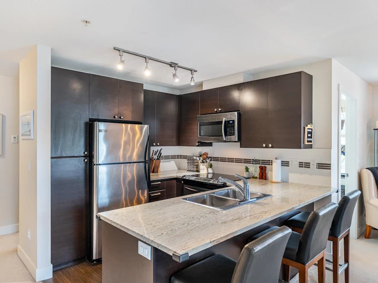 212-6500 194th Street, Surrey, BC, V4N 5X4 - 5