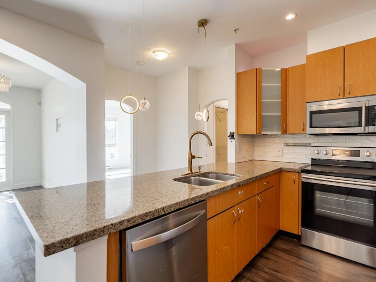 211-33485 South Fraser Way, Abbotsford, BC, V2S 8P9 - 6