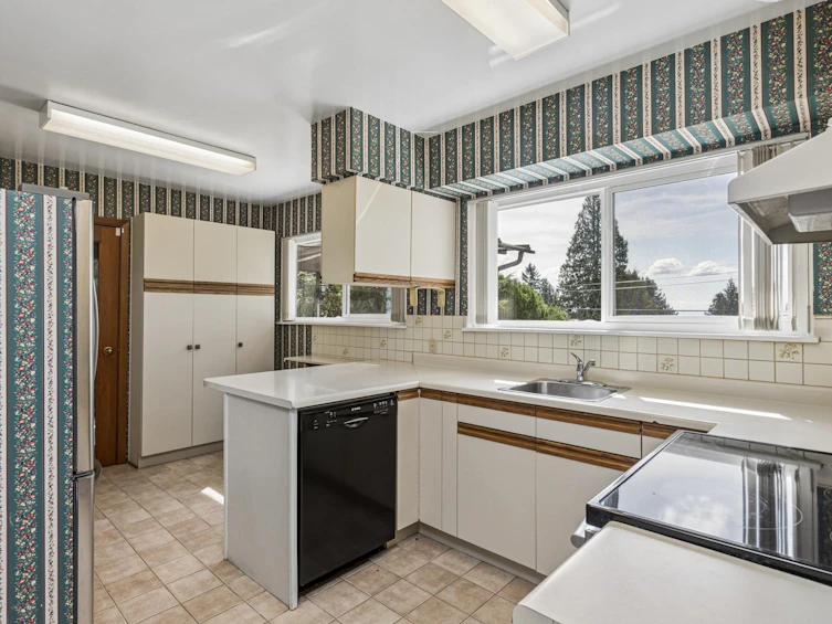 702 Winona Avenue, North Vancouver, BC, V7R 2B1 - 13