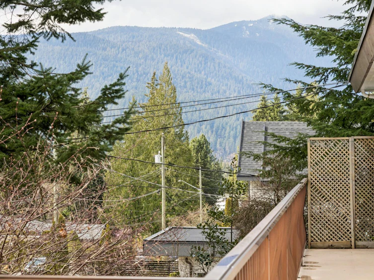 702 Winona Avenue, North Vancouver, BC, V7R 2B1 - 22