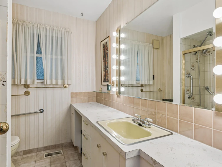 702 Winona Avenue, North Vancouver, BC, V7R 2B1 - 26