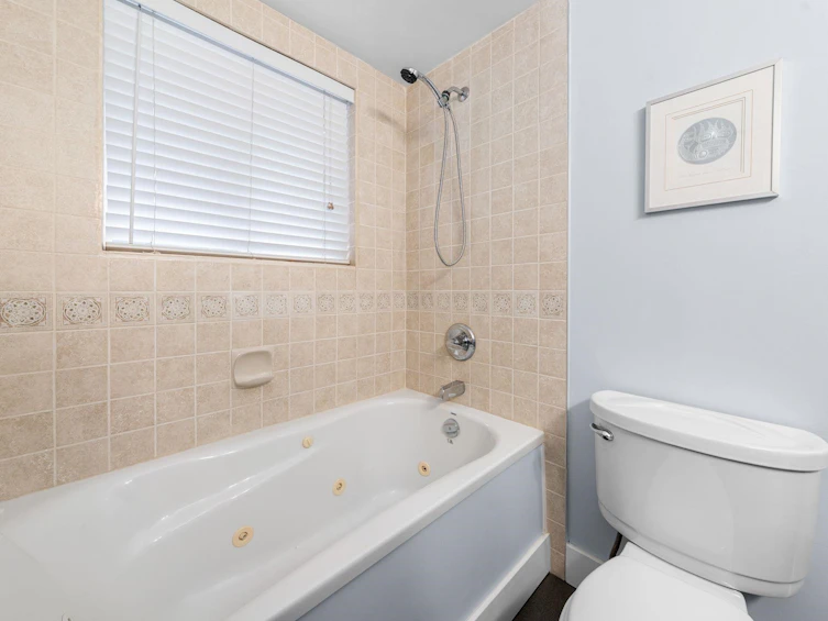 1085 Edgewood Road, North Vancouver, BC, V7R 1Y8 - 23