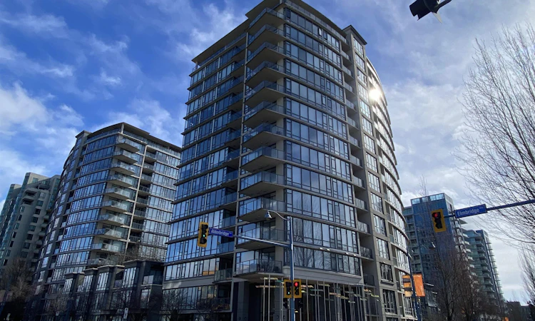 1605-7360 Elmbridge Way