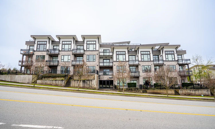 301-9983 E Barnston Drive