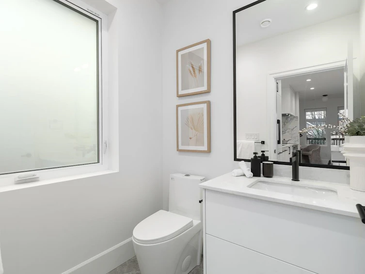 855 E 19th Avenue, Vancouver, BC, V5V 1K6 - 11
