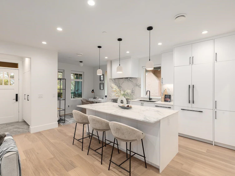 855 E 19th Avenue, Vancouver, BC, V5V 1K6 - 5