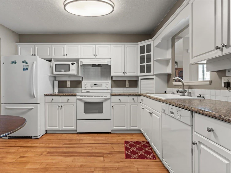 302-410 Esplanade Avenue, Harrison Hot Springs, BC, V0M 1K0 - 10