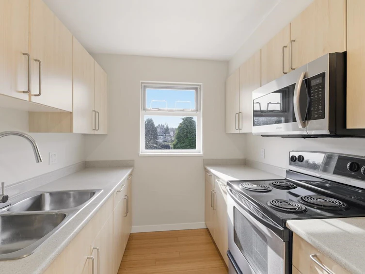 404-3575 Euclid Avenue, Vancouver, BC, V5R 6H5 - 12