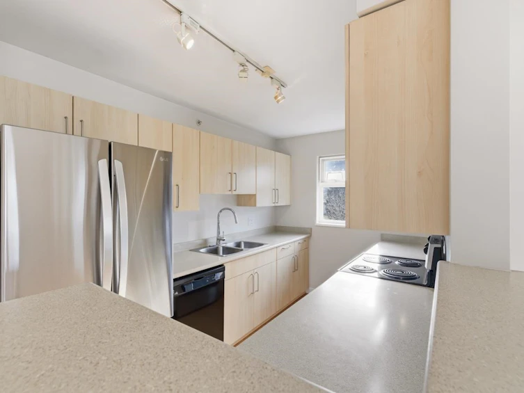 404-3575 Euclid Avenue, Vancouver, BC, V5R 6H5 - 9