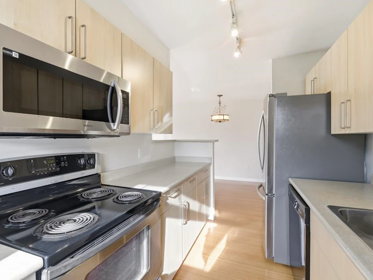 404-3575 Euclid Avenue, Vancouver, BC, V5R 6H5 - 13