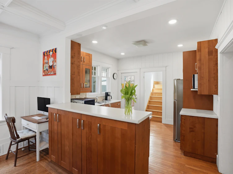 3350 W 3rd Avenue, Vancouver, BC, V6R 1L4 - 3