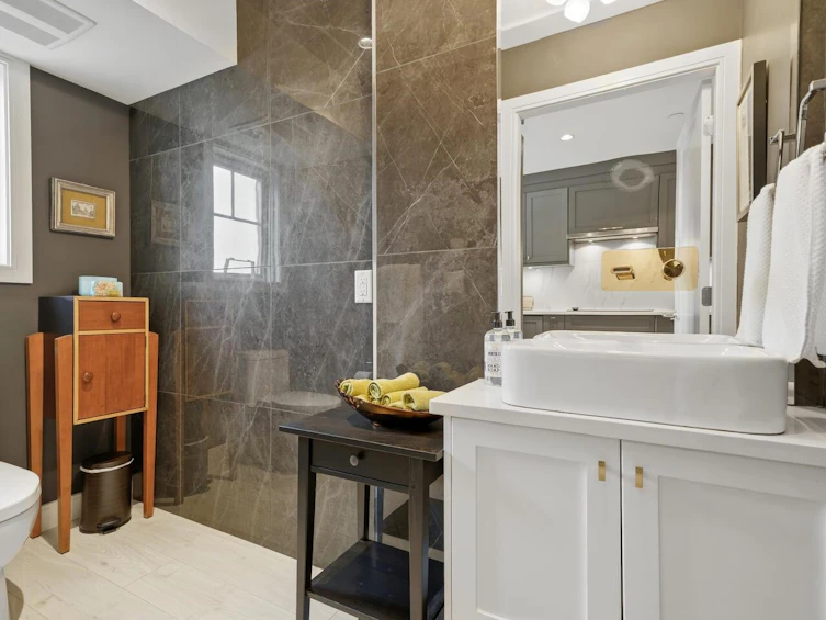 2468 St. Catherines Street, Vancouver, BC, V5T 0H4 - 14