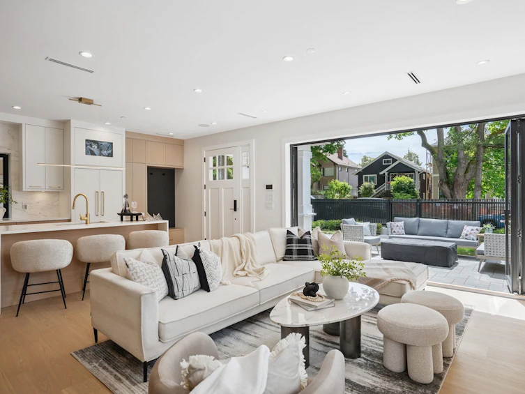 2307 E 3rd Avenue, Vancouver, BC, V5N 4W7 - 2