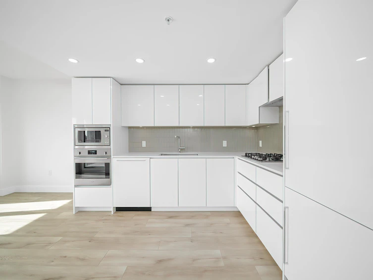 605-10428 Whalley Boulevard, Surrey, BC, V3T 0W2 - 8