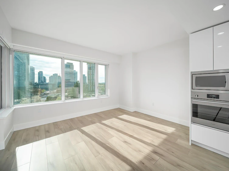 605-10428 Whalley Boulevard, Surrey, BC, V3T 0W2 - 10