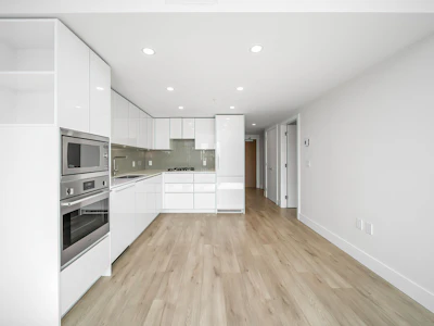 605-10428 Whalley Boulevard - 5