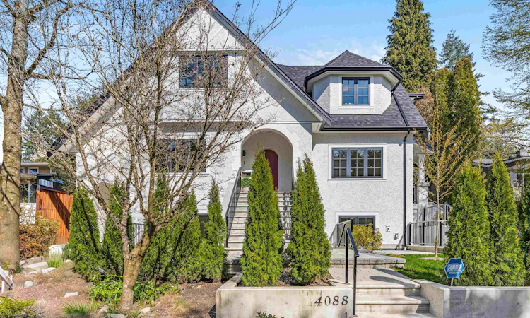 3-4088 Maple Crescent