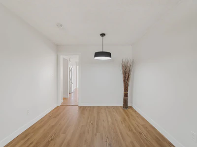 1431 Elinor Crescent - 4