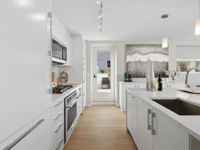 2512 Fraser Street - 5