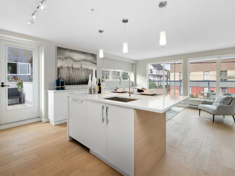 2512 Fraser Street, Vancouver, BC, V5T 3V4