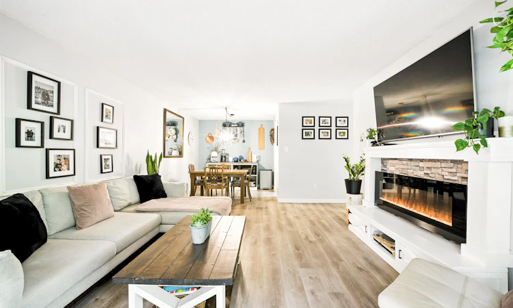 212-1955 Woodway Place