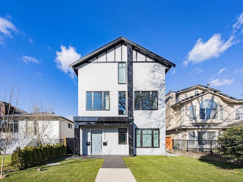 3015 E 19th Avenue, Vancouver BC V5M 2S8