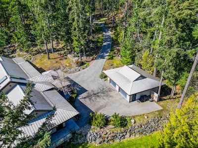 1369 Mackinnon Road - 3