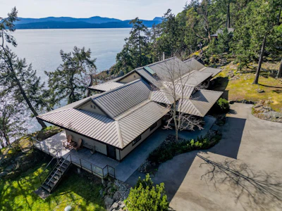 1369 Mackinnon Road - 4