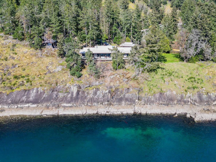 1369 Mackinnon Road, Pender Island, BC, V0N 2M1
