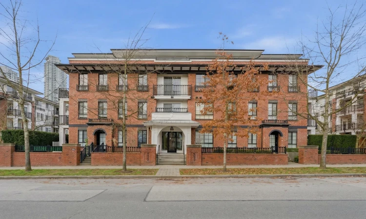 205-553 Foster Avenue