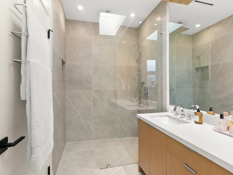 3123 W 16th Avenue, Vancouver, BC, V6K 3C9 - 26