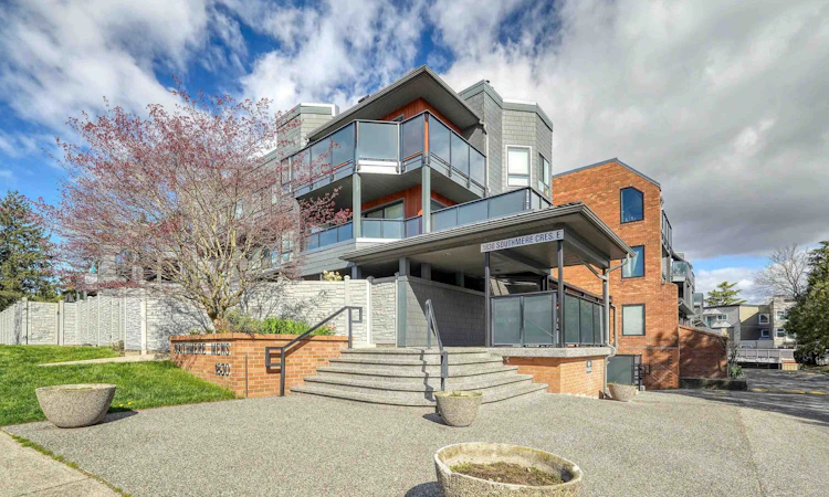 106-1830 E Southmere Crescent