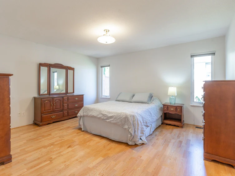 19091 61a Avenue, Surrey, BC, V3S 8C8 - 19