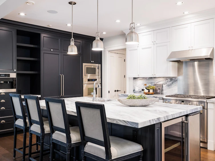 3850 St. Marys Avenue, North Vancouver, BC, V7N 1Y1 - 2